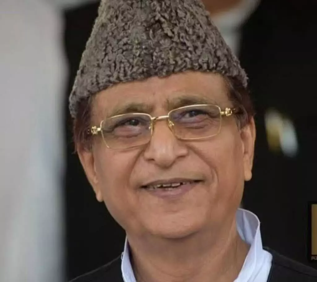 पुराने अंदाज में जेल से बाहर आए आजम खान, अखिलेश ने कहा- सपा सरकार आने पर सभी झूठे मुकदमे वापस होंगे