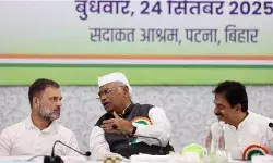 बिहार कांग्रेस ने पटना बैठक में बिहार चुनाव का रोडमैप पेश किया, ‘वोट चोरी’ के दावे पर दिया जोर