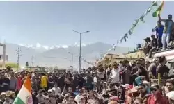 लद्दाख हिंसा में 4 लोगों की मौत, लेह प्रशासन ने प्रोटेस्ट पर लगाई रोक, हिंसा से आहत वांगचुक ने तोड़ा अनशन