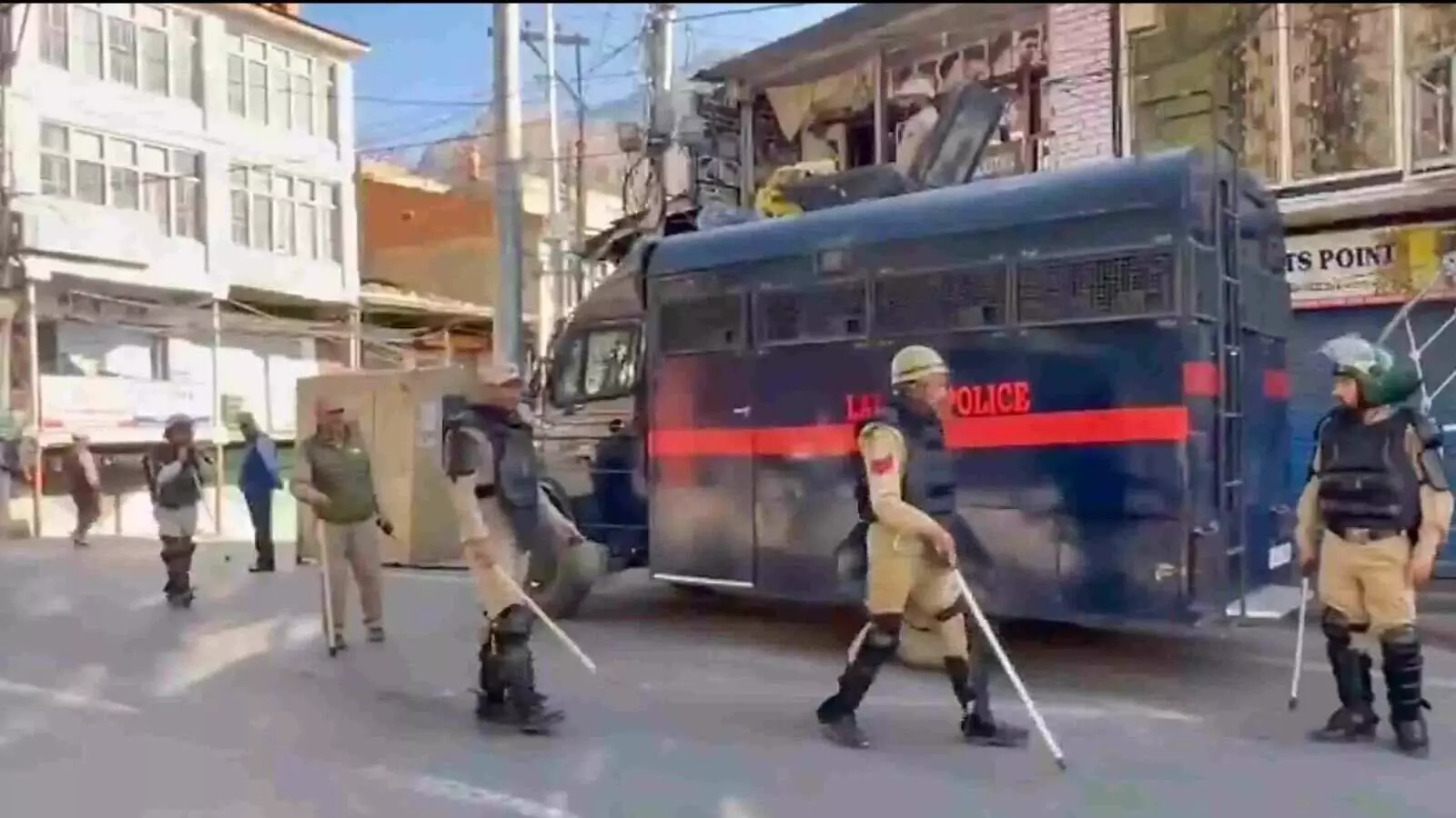 लेह की गलियों से दिल्ली के दरवाजे तक, लद्दाख की पहचान की लड़ाई फिर भड़की