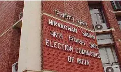 विपक्ष के दबाव के बाद, चुनाव आयोग ने पुराने नियम को बहाल किया: ईवीएम की गिनती केवल डाक मतपत्रों के बाद