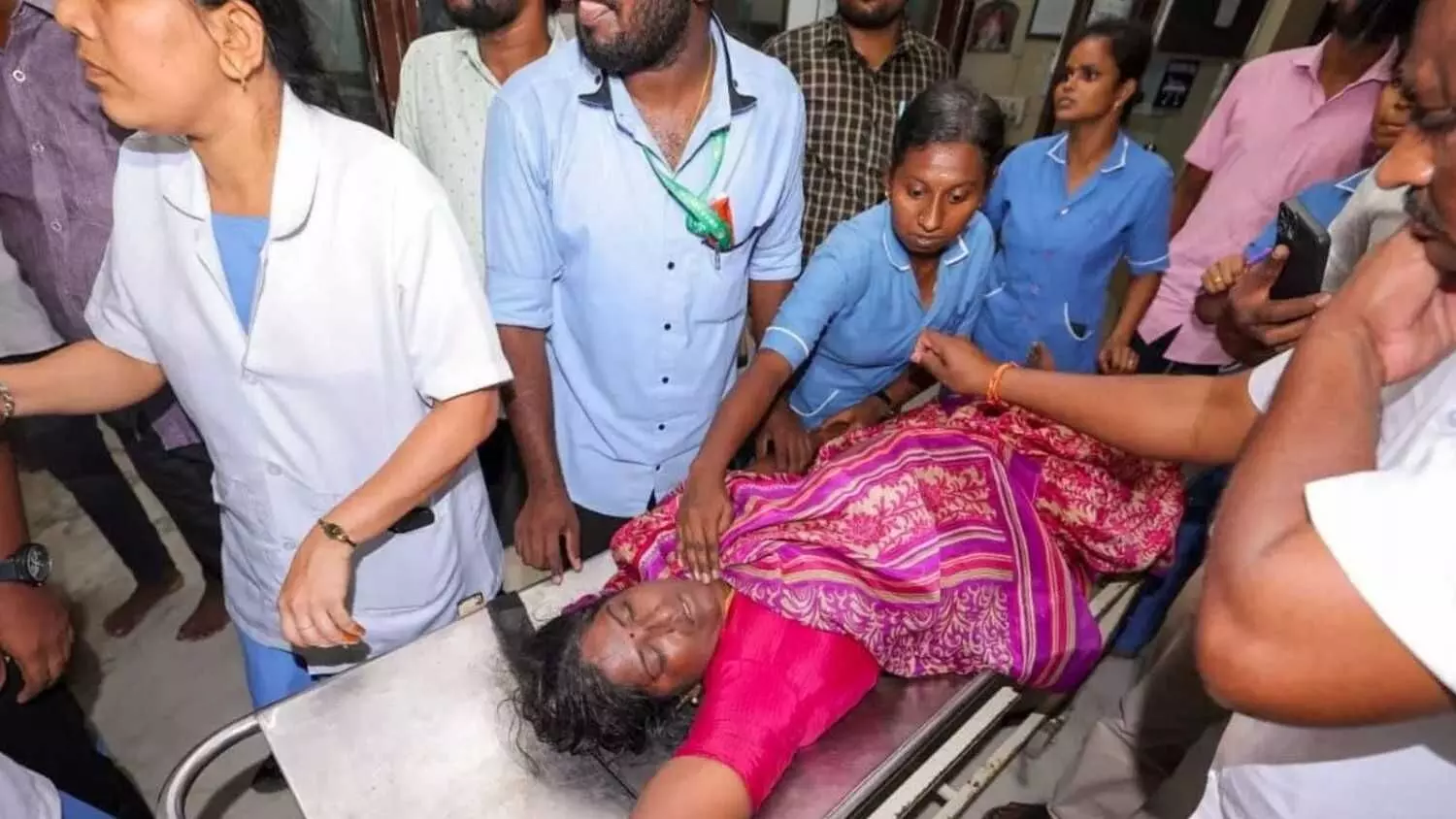 Karur Stampede: TVK ने बिजली कटौती को साजिश बताया, हाईकोर्ट में याचिका