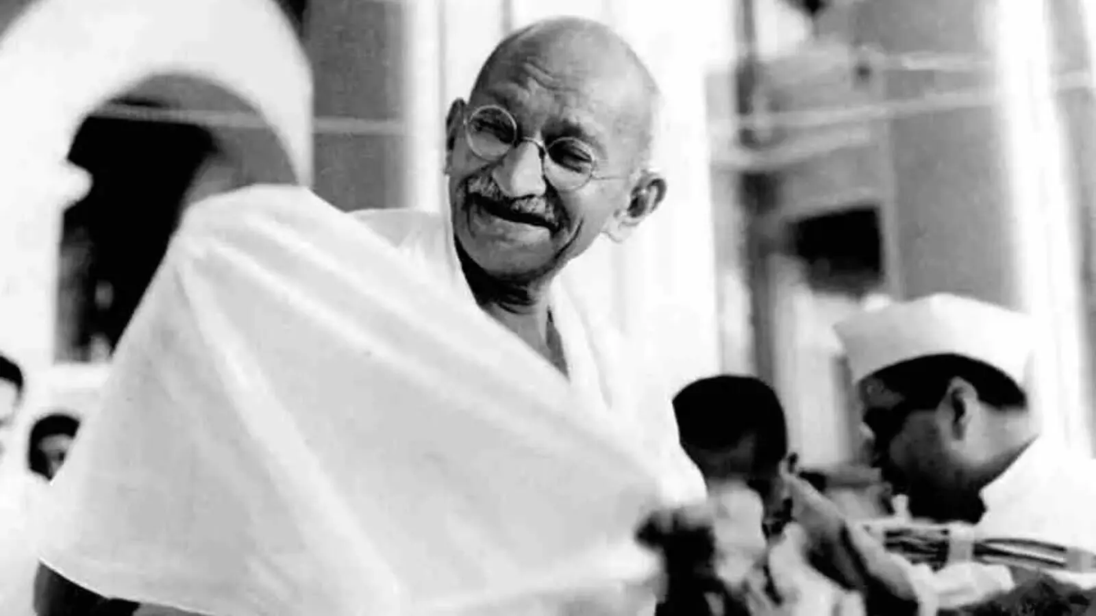 चरखे से लेकर सत्याग्रह तक: गांधी ने कैसे जोड़ा भारत को एक सूत्र में