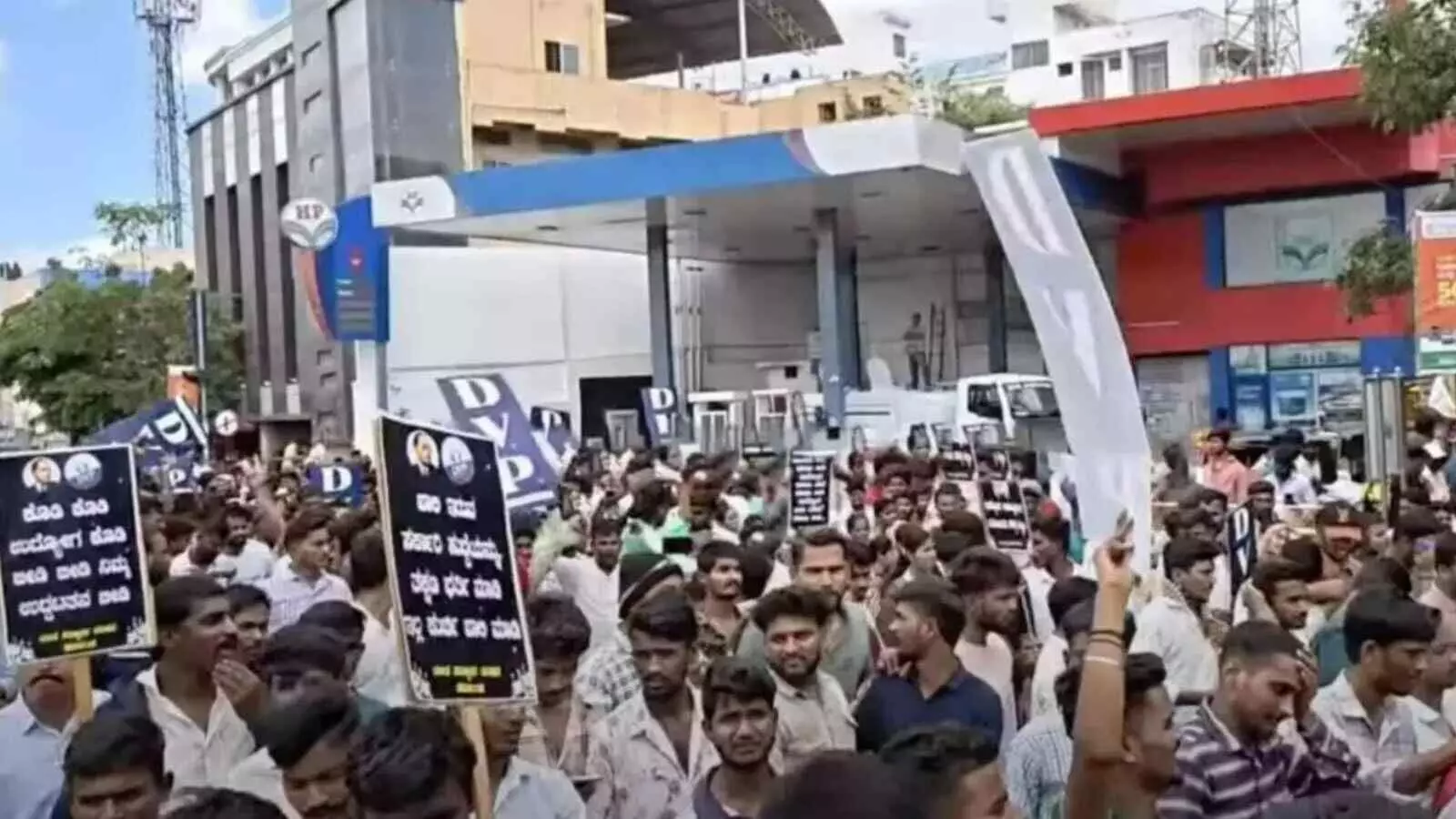 कर्नाटक: नौकरी की तलाश में भटकते युवा, राज्यभर में बड़े प्रदर्शन की योजना