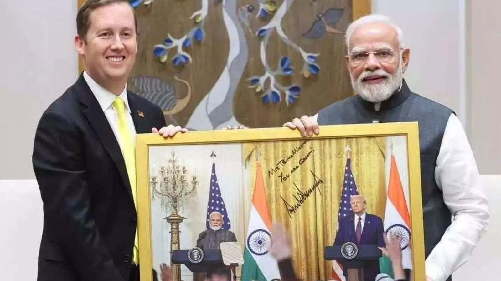 पीएम मोदी से मिले अमेरिकी राजदूत सर्जियो गोर, ट्रंप के साथ तस्वीर तोहफे में दी पीएम मोदी से मिले अमेरिकी राजदूत सर्जियो गोर, ट्रंप के साथ तस्वीर तोहफे में दी