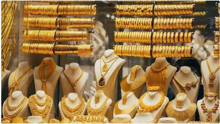 सोने-चांदी में आखिर इतना उछाल क्यों है? क्या सिर्फ त्योहारी सीजन वजह है या कुछ और? सोने-चांदी में आखिर इतना उछाल क्यों है? क्या सिर्फ त्योहारी सीजन वजह है या कुछ और?