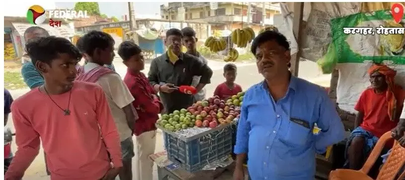 बिहार चुनाव की ग्राउंड रिपोर्ट : अपने ही गांव में अजनबी हैं प्रशांत किशोर बिहार चुनाव की ग्राउंड रिपोर्ट : अपने ही गांव में अजनबी हैं प्रशांत किशोर