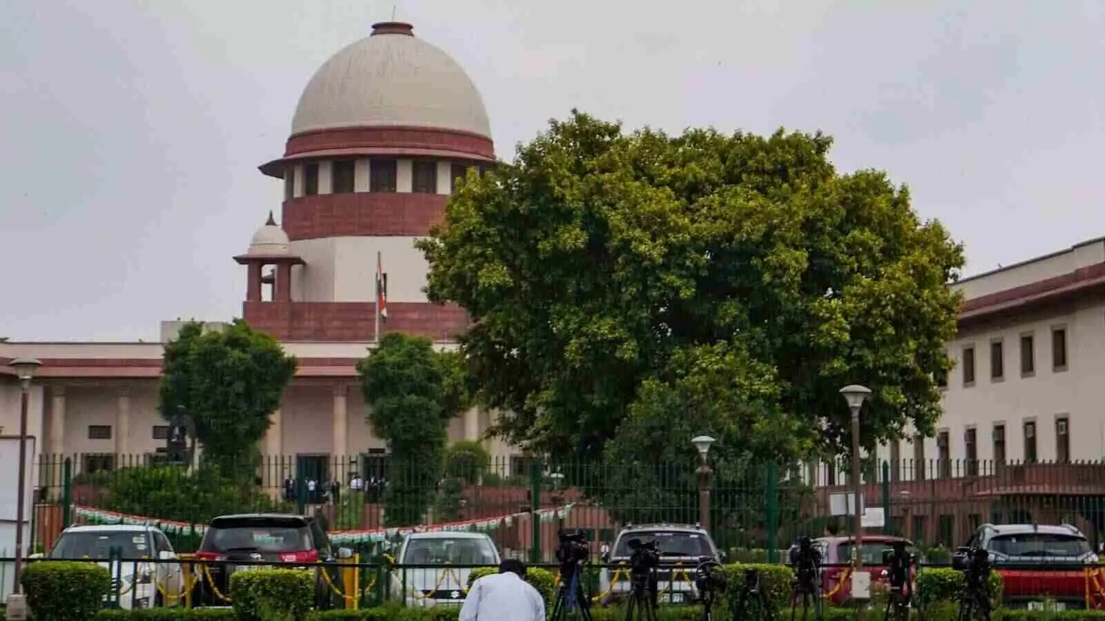 ओबीसी कोटा पर हाईकोर्ट की रोक के बाद तेलंगाना सरकार को सुप्रीम कोर्ट से झटका ओबीसी कोटा पर हाईकोर्ट की रोक के बाद तेलंगाना सरकार को सुप्रीम कोर्ट से झटका