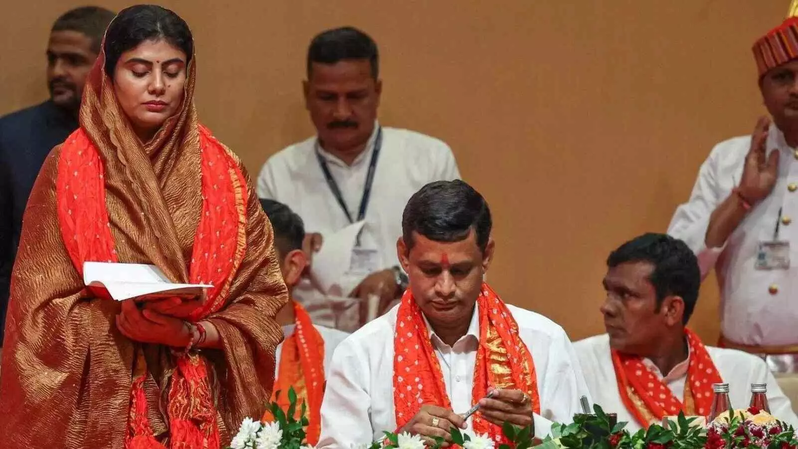 गुजरात सरकार में फेरबदल: भूपेंद्र पटेल की नई टीम में जाति और क्षेत्र का सधा समीकरण गुजरात सरकार में फेरबदल: भूपेंद्र पटेल की नई टीम में जाति और क्षेत्र का सधा समीकरण