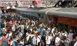 दीवाली से पहले यात्रियों के लिए यात्रा महंगी, हवाई, बस और ट्रेन के किराए में भारी उछाल