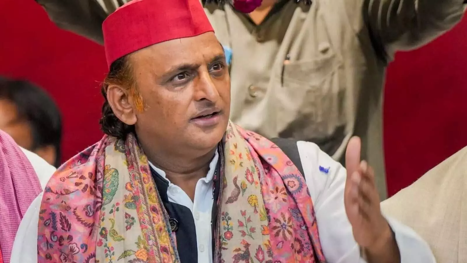 दीयों पर खर्च रोकने की बात कर फंसे अखिलेश, क्रिसमस की रोशनी को बताया बेहतर दीयों पर खर्च रोकने की बात कर फंसे अखिलेश, क्रिसमस की रोशनी को बताया बेहतर