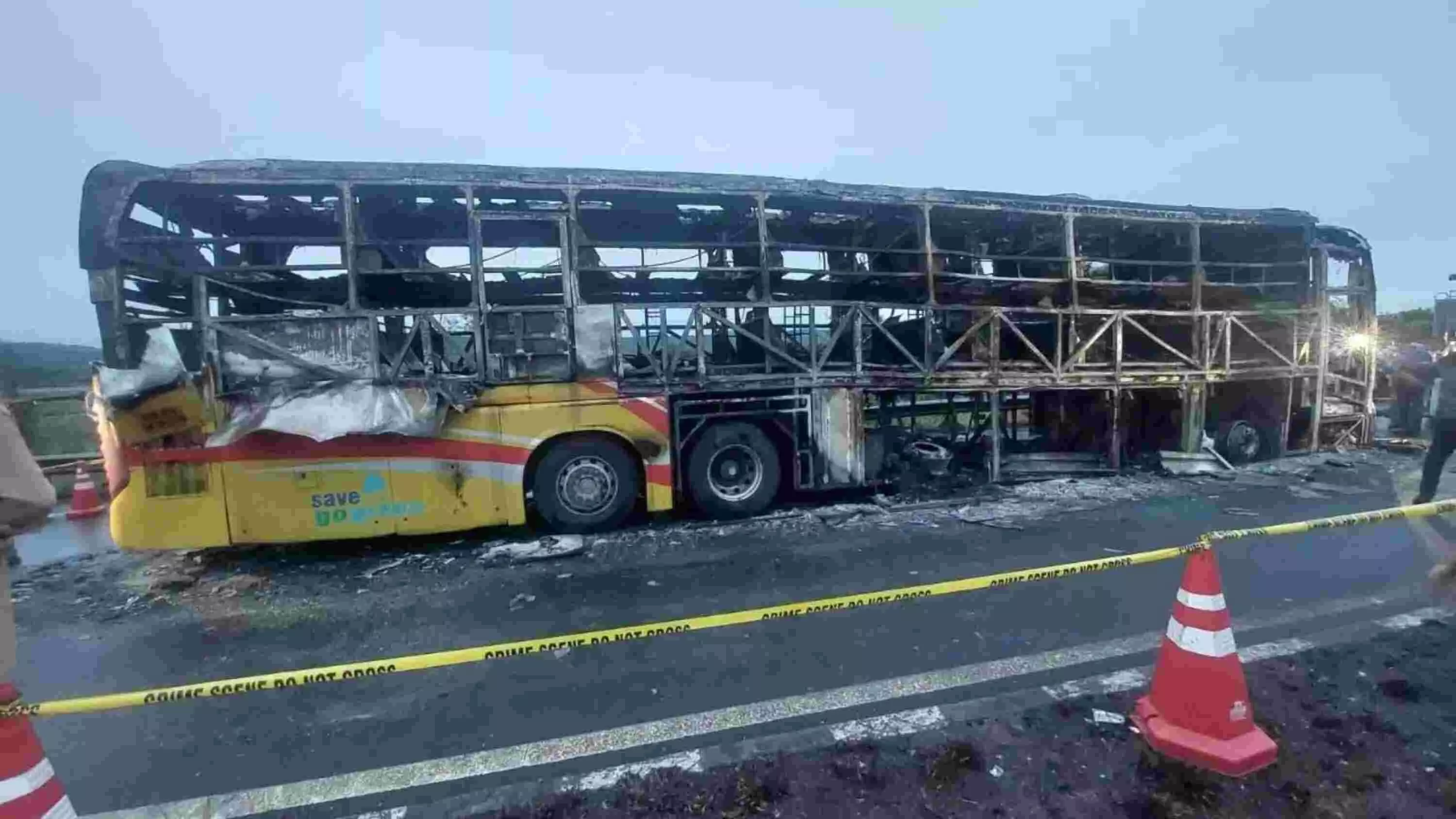 Kurnool bus accident: झुलसे यात्रियों की पहचान के लिए DNA टेस्ट जारी Kurnool bus accident: झुलसे यात्रियों की पहचान के लिए DNA टेस्ट जारी