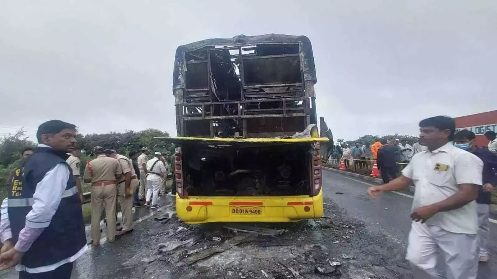कुरनूल बस हादसा: आखिर कैसे लगी भीषण आग? ड्राइवर ने तोड़ी चुप्पी कुरनूल बस हादसा: आखिर कैसे लगी भीषण आग? ड्राइवर ने तोड़ी चुप्पी
