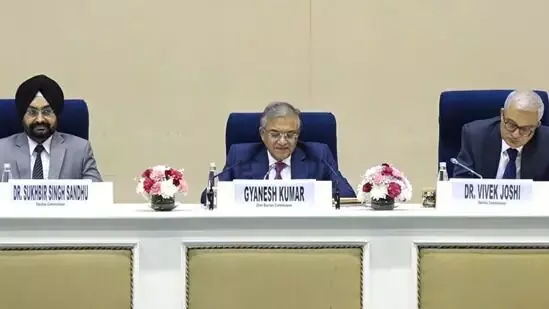 बंगाल और तमिलनाडु ने SIR का विरोध किया: DMK ने बुलाई सर्वदलीय बैठक, TMC ने आयोग पर साधा निशाना बंगाल और तमिलनाडु ने SIR का विरोध किया: DMK ने बुलाई सर्वदलीय बैठक, TMC ने आयोग पर साधा निशाना