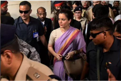 कंगना रनौत ने पंजाब की बुजुर्ग महिला किसान से मांगी माफी,  बठिंडा कोर्ट से मिली जमानत कंगना रनौत ने पंजाब की बुजुर्ग महिला किसान से मांगी माफी,  बठिंडा कोर्ट से मिली जमानत