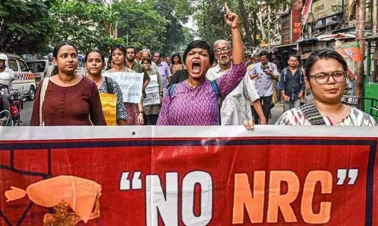 बिहार की राजनीतिक हलचल अभी थमी नहीं, चुनाव आयोग की अब देशव्यापी SIR कवायद से उठने वाला है नया तूफ़ान बिहार की राजनीतिक हलचल अभी थमी नहीं, चुनाव आयोग की अब देशव्यापी SIR कवायद से उठने वाला है नया तूफ़ान