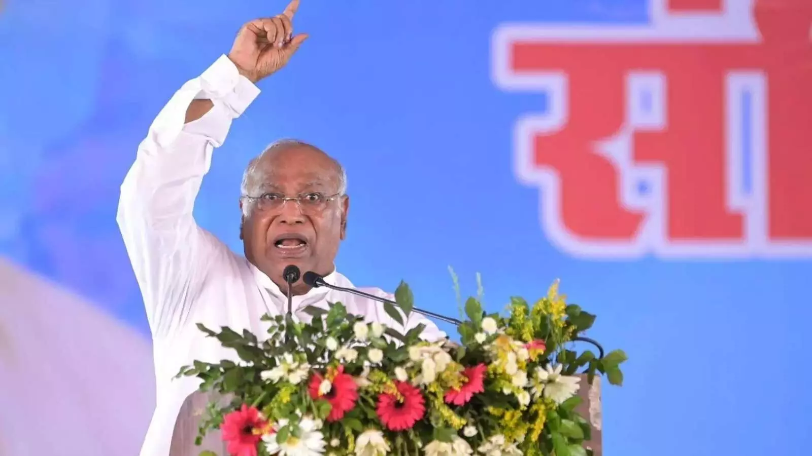 खड़गे बोले आरएसएस पर लगे बैन, देश की समस्याओं की जड़ बीजेपी - आरएसएस खड़गे बोले आरएसएस पर लगे बैन, देश की समस्याओं की जड़ बीजेपी - आरएसएस