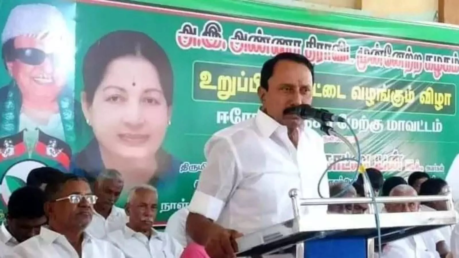 AIADMK में सत्ता संघर्ष तेज, सेंगोट्टैयन निष्कासित AIADMK में सत्ता संघर्ष तेज, सेंगोट्टैयन निष्कासित