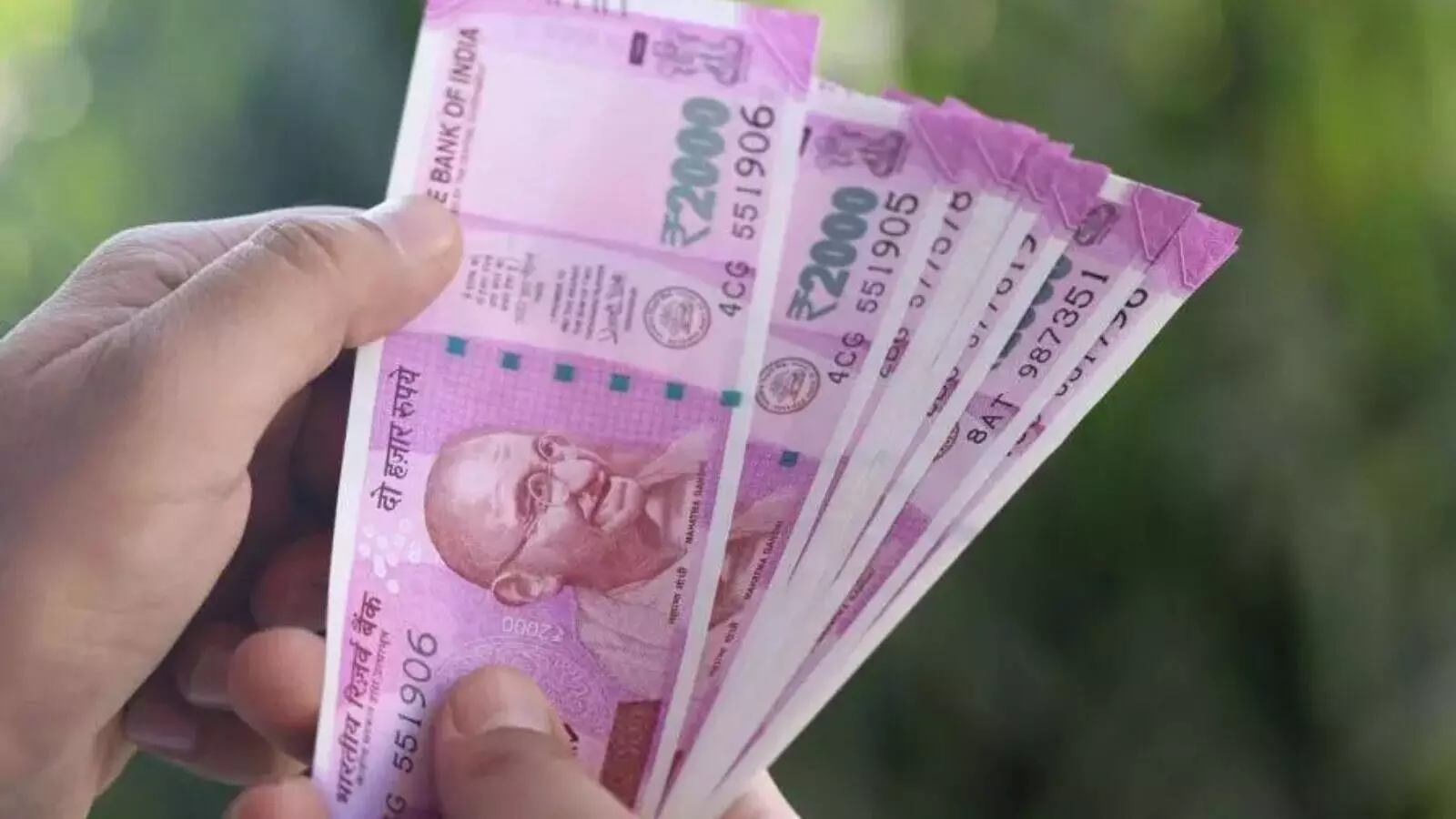 5,817 करोड़ रुपये के 2,000 नोट अभी भी बाजार में: RBI 5,817 करोड़ रुपये के 2,000 नोट अभी भी बाजार में: RBI