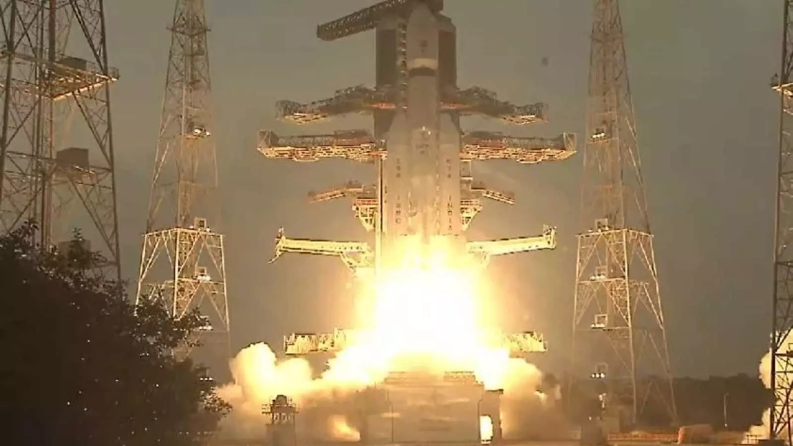 बाहुबली’ रॉकेट से इसरो ने सफलतापूर्वक लॉन्च किया CMS-03