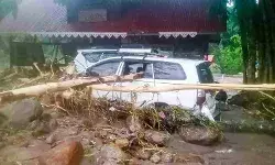 दार्जिलिंग में भूस्खलन से 9 की मौत, 2 लापता; कई गांवों से संपर्क टूटा