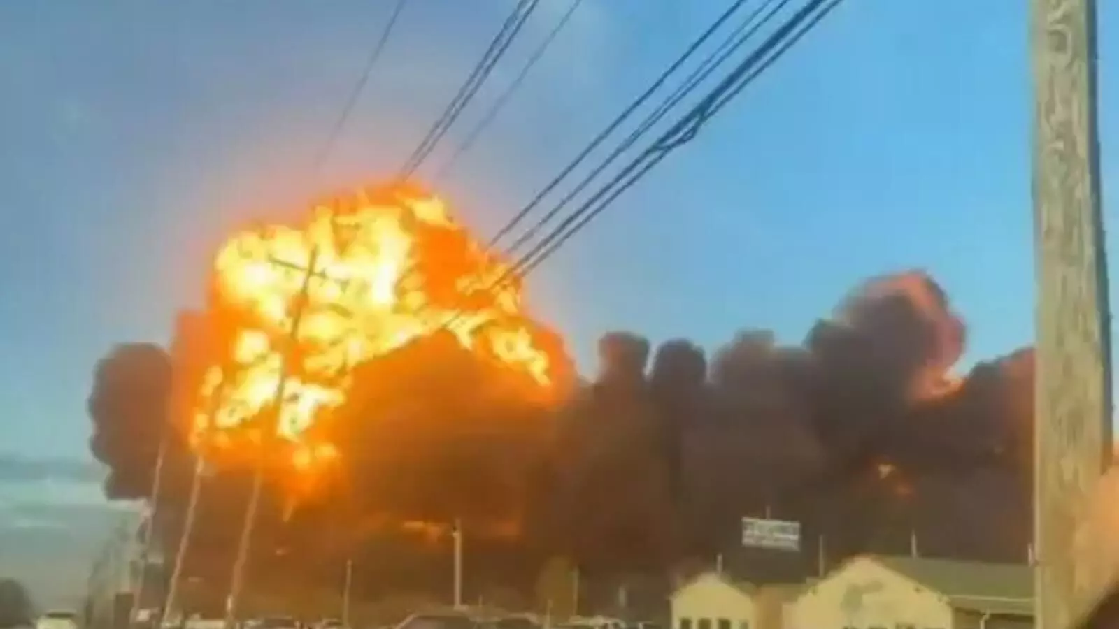 उड़ान भरते ही लगी आग, लुईविल एयरपोर्ट पर विमान क्रैश, तीन की मौत