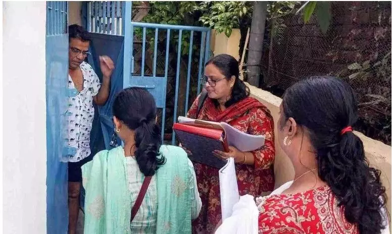 पश्चिम बंगाल ‘SIR मौतें’ बनीं राजनीतिक तूफान का कारण: टीएमसी और बीजेपी में आरोप-प्रत्यारोप पश्चिम बंगाल ‘SIR मौतें’ बनीं राजनीतिक तूफान का कारण: टीएमसी और बीजेपी में आरोप-प्रत्यारोप