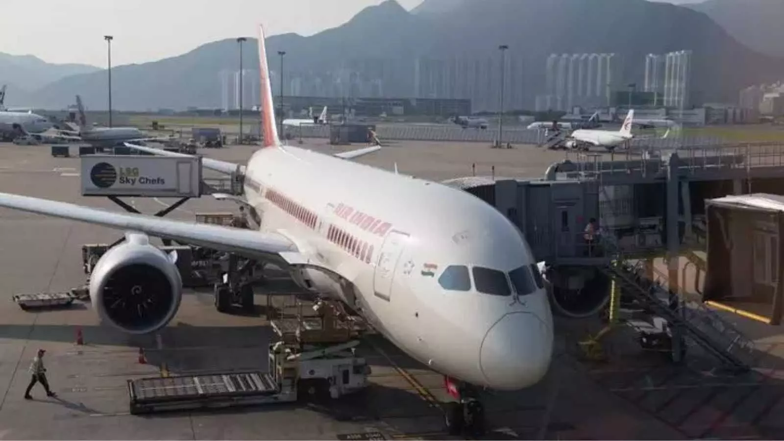 एयर इंडिया के ड्रीमलाइनर विमानों को चुपचाप ग्राउंड करना सुरक्षा में चूक का संकेत एयर इंडिया के ड्रीमलाइनर विमानों को चुपचाप ग्राउंड करना सुरक्षा में चूक का संकेत