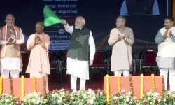 पीएम मोदी ने चार नई वंदे भारत एक्सप्रेस को हरी हांडी दिखाई, कहा विदेशी यात्री भी वंदे भारत ट्रेन को देख कर अचंभित