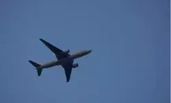 अमेरिका में सरकारी शटडाउन के बीच 1,000 से अधिक उड़ानें रद्द, कर्मचारियों को नहीं मिली तनख्वाह