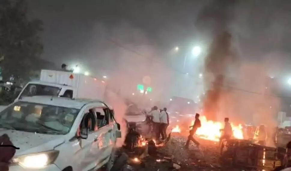 दिल्ली में ब्लास्ट के बाद यूपी से महाराष्ट्र तक हर जगह हाई अलर्ट, यूपी-दिल्ली की सीमा पर चौकसी बढ़ाई गई