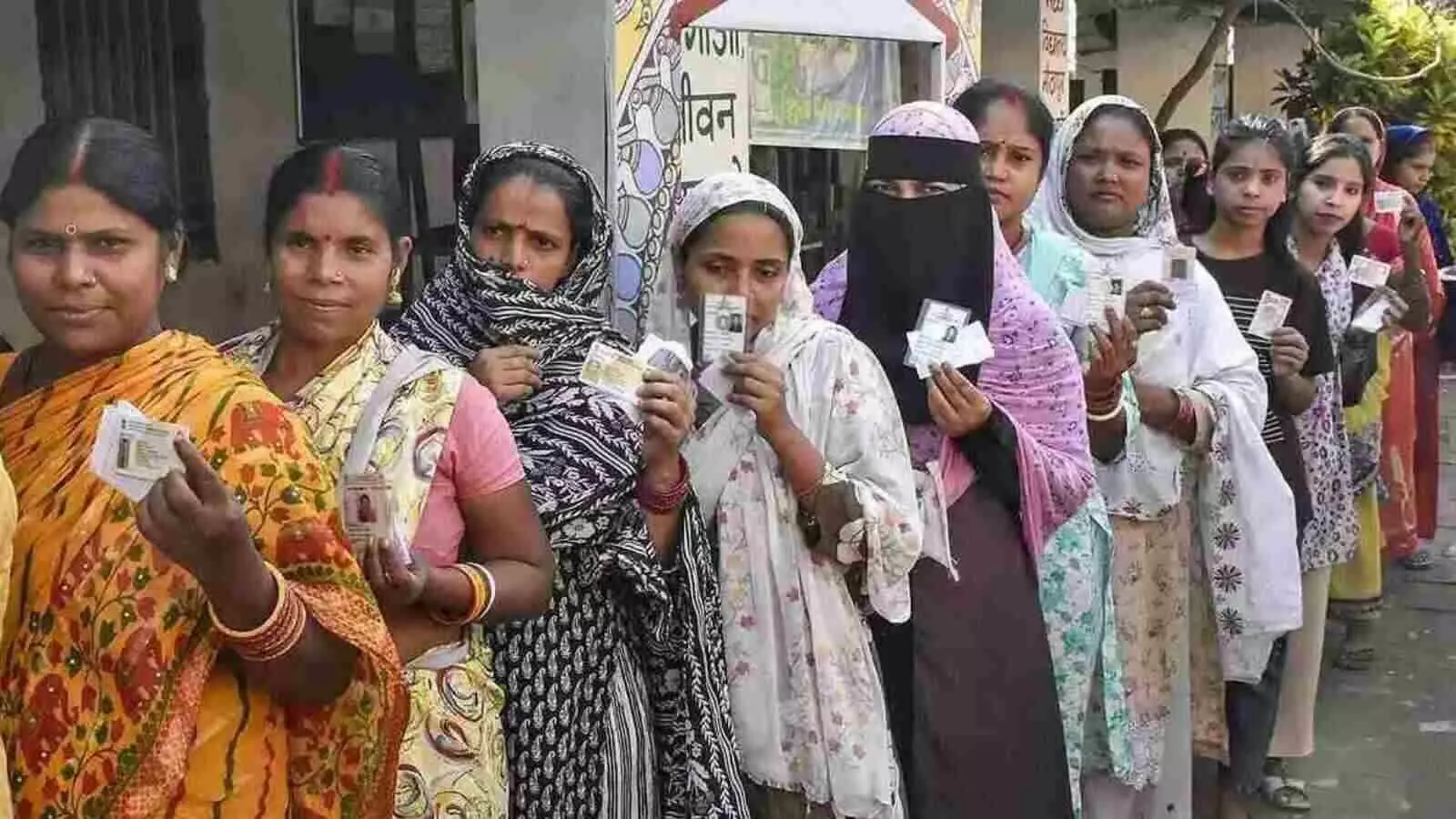 क्या बिहार की महिलाओं को वाकई नीतीश का साथ मिल रहा है? उनका सशक्तिकरण सिर्फ़ दिखावा है