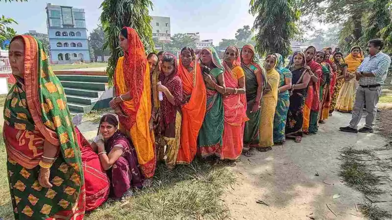 बिहार चुनाव: महिलाओं को सीधे नकद ट्रांसफर नीति ने NDA की जीत में निभाई अहम भूमिका बिहार चुनाव: महिलाओं को सीधे नकद ट्रांसफर नीति ने NDA की जीत में निभाई अहम भूमिका