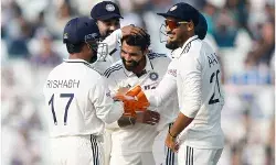 कोलकाता टेस्ट : दूसरे दिन गिरे 15 विकेट, जडेजा ने भारत को जीत के कगार पर पहुंचाया