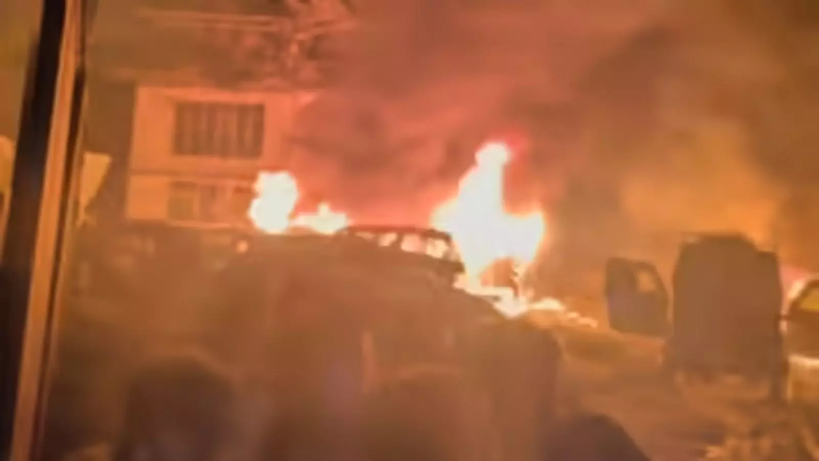 श्रीनगर के नौगाम पुलिस स्टेशन में धमाका, 9 की मौत और 27 घायल श्रीनगर के नौगाम पुलिस स्टेशन में धमाका, 9 की मौत और 27 घायल