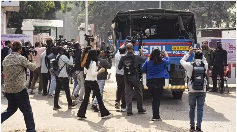 लाल किला ब्लास्ट : कश्मीर के डॉक्टर निसार-उल-हसन पर जांच एजेंसियों की नजर क्यों? लाल किला ब्लास्ट : कश्मीर के डॉक्टर निसार-उल-हसन पर जांच एजेंसियों की नजर क्यों?