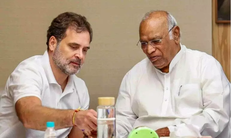 बिहार चुनाव में हार की समीक्षा में जुटी कांग्रेस, वोट चोरी आरोप पर और आक्रामक हुई बिहार चुनाव में हार की समीक्षा में जुटी कांग्रेस, वोट चोरी आरोप पर और आक्रामक हुई