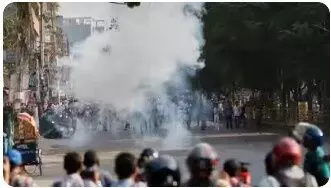 शेख हसीना को मौत की सज़ा सुनाए जाने के बाद बांग्लादेश में बड़ा बवाल, बंगबंधु का घर गिराने की कोशिश शेख हसीना को मौत की सज़ा सुनाए जाने के बाद बांग्लादेश में बड़ा बवाल, बंगबंधु का घर गिराने की कोशिश