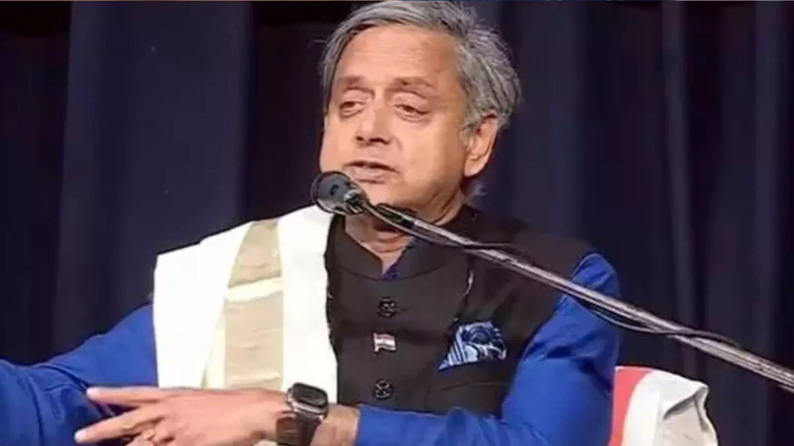 मोदी के भाषण से प्रभावित हुए शशि थरूर, पीएम के सोच की जमकर तारीफ की मोदी के भाषण से प्रभावित हुए शशि थरूर, पीएम के सोच की जमकर तारीफ की