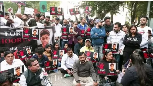 दिल्ली में छात्र की आत्महत्या के मामले में सेंट कोलंबस स्कूल से चार स्टाफ सस्पेंड, सरकार करेगी जांच