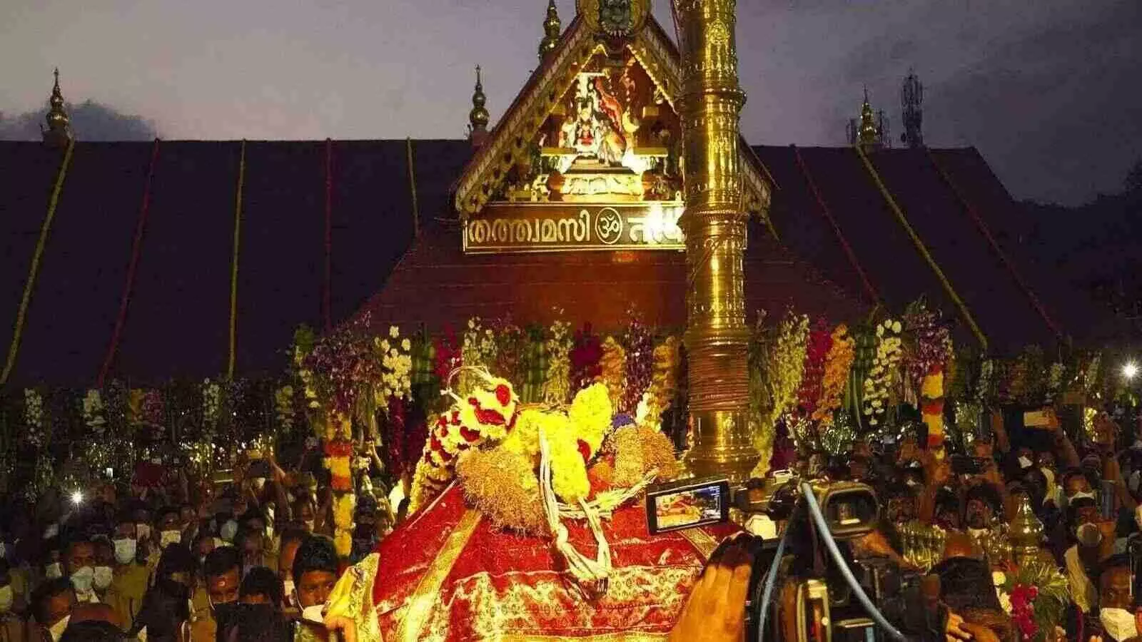 सबरीमाला फिर बना राजनीति का अखाड़ा : सोना, भीड़, अफरा-तफरी बन रहे चुनावी मुद्दा