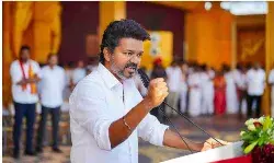 करूर त्रासदी का असर: विजय ने बड़े जलसे रोके, छोटी बैठकों पर फोकस