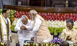 बिहार कैबिनेट में बदला शक्ति संतुलन, नीतीश की पकड़ कमजोर