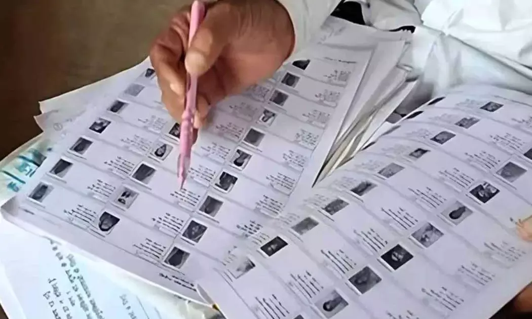 SIR फेज-II: नोएडा में BLO के खिलाफ 60 से अधिक FIR, बहराइच में 2 निलंबित