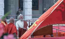 अयोध्या राम मंदिर में मोदी ने फहराया ध्वज, कहा सदियों का दर्द हुआ शांत