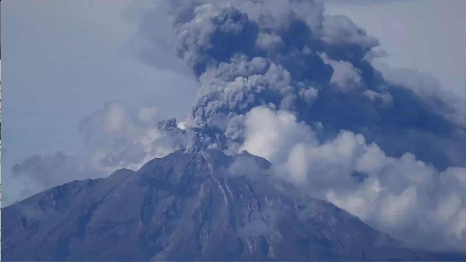 इथियोपिया ज्वालामुखी की राख बादल भारत पहुंचा, एयरलाइंस ने की कई उड़ानें रद्द इथियोपिया ज्वालामुखी की राख बादल भारत पहुंचा, एयरलाइंस ने की कई उड़ानें रद्द