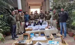 ऑपरेशन साइबर हॉक: करोल बाग में  मोबाइल बनाने वाली अवैध फैक्ट्री का भंडाफोड़