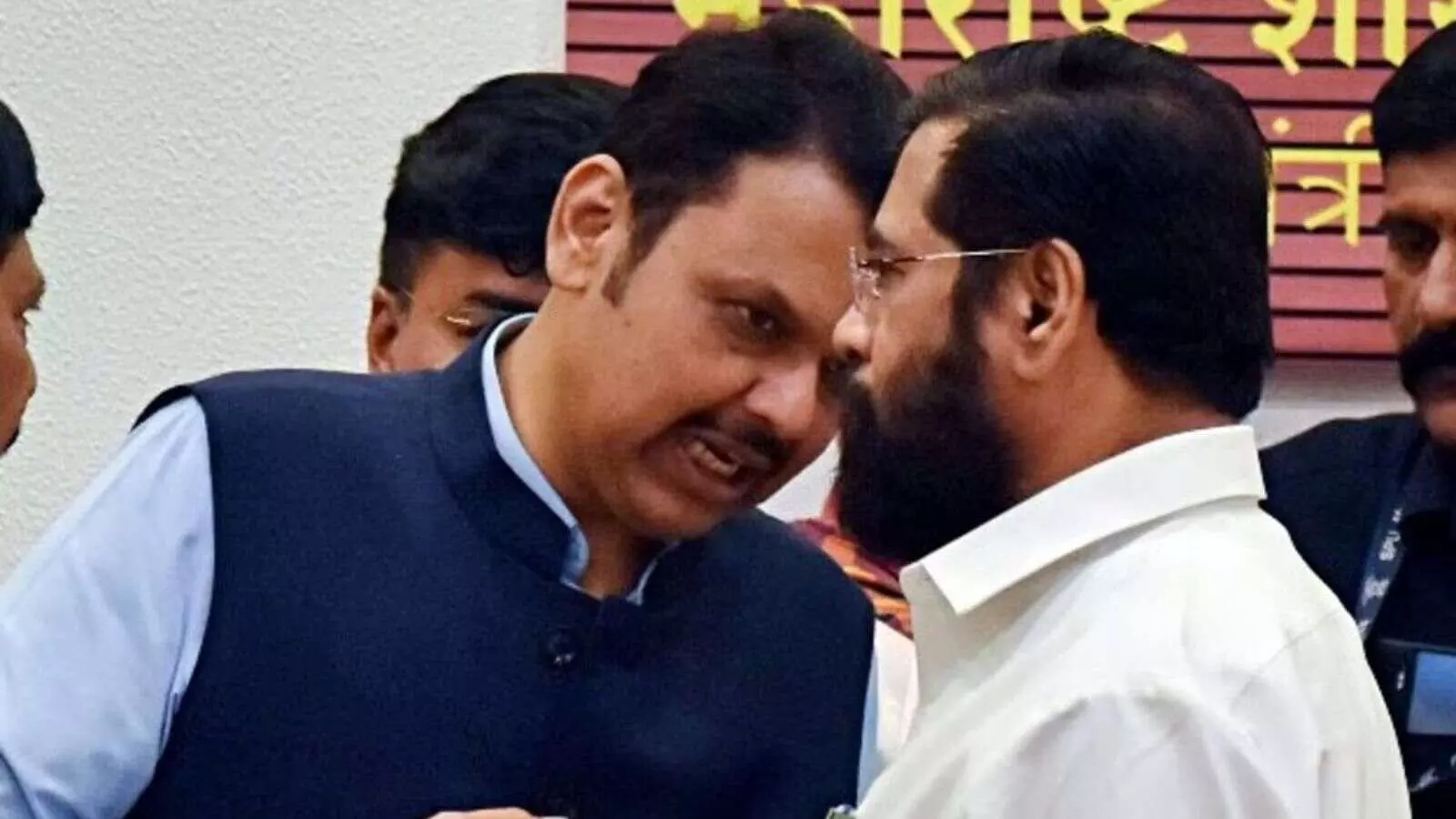 महाराष्ट्र: गठबंधन में बढ़ी खींचतान; फडणवीस बोले– लंका हम ही जलाएंगे महाराष्ट्र: गठबंधन में बढ़ी खींचतान; फडणवीस बोले– लंका हम ही जलाएंगे