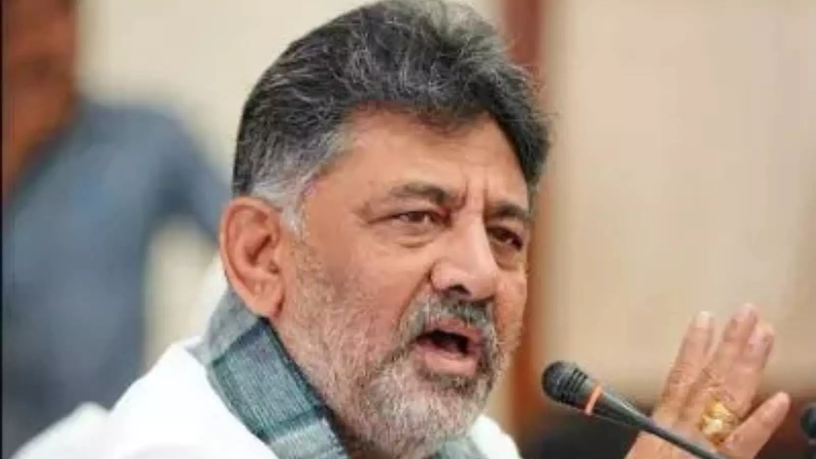 कर्नाटक कांग्रेस विवाद: डीके शिवकुमार क्यों बोले वादा निभाना सबसे बड़ी ताकत