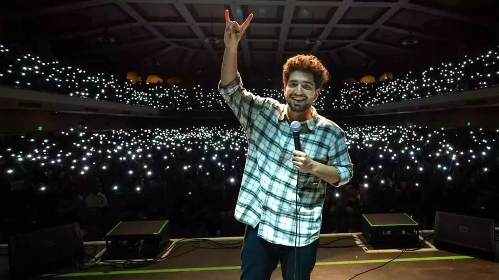 SC का सख्त निर्देश: दिव्यांगों पर समय रैना और अन्य कॉमेडियन को करने होंगे दो शो मासिक SC का सख्त निर्देश: दिव्यांगों पर समय रैना और अन्य कॉमेडियन को करने होंगे दो शो मासिक